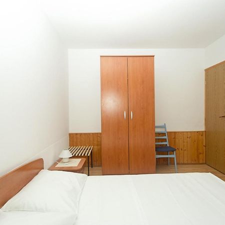 Apartments Julija ฮวาร์ ภายนอก รูปภาพ
