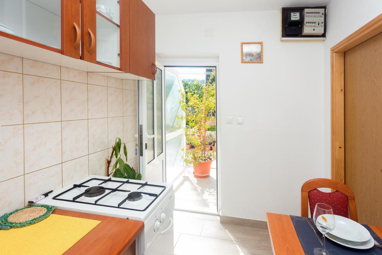 Apartments Julija ฮวาร์ ภายนอก รูปภาพ