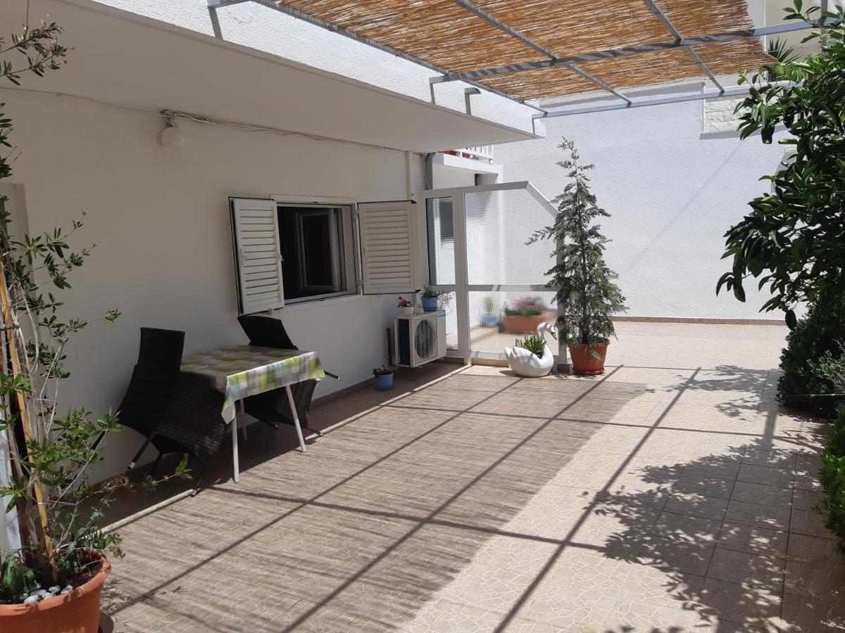 Apartments Julija ฮวาร์ ภายนอก รูปภาพ