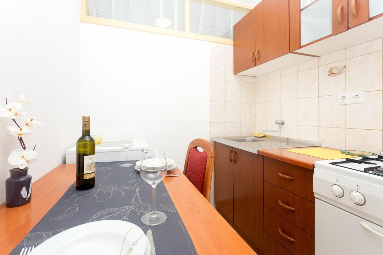 Apartments Julija ฮวาร์ ภายนอก รูปภาพ
