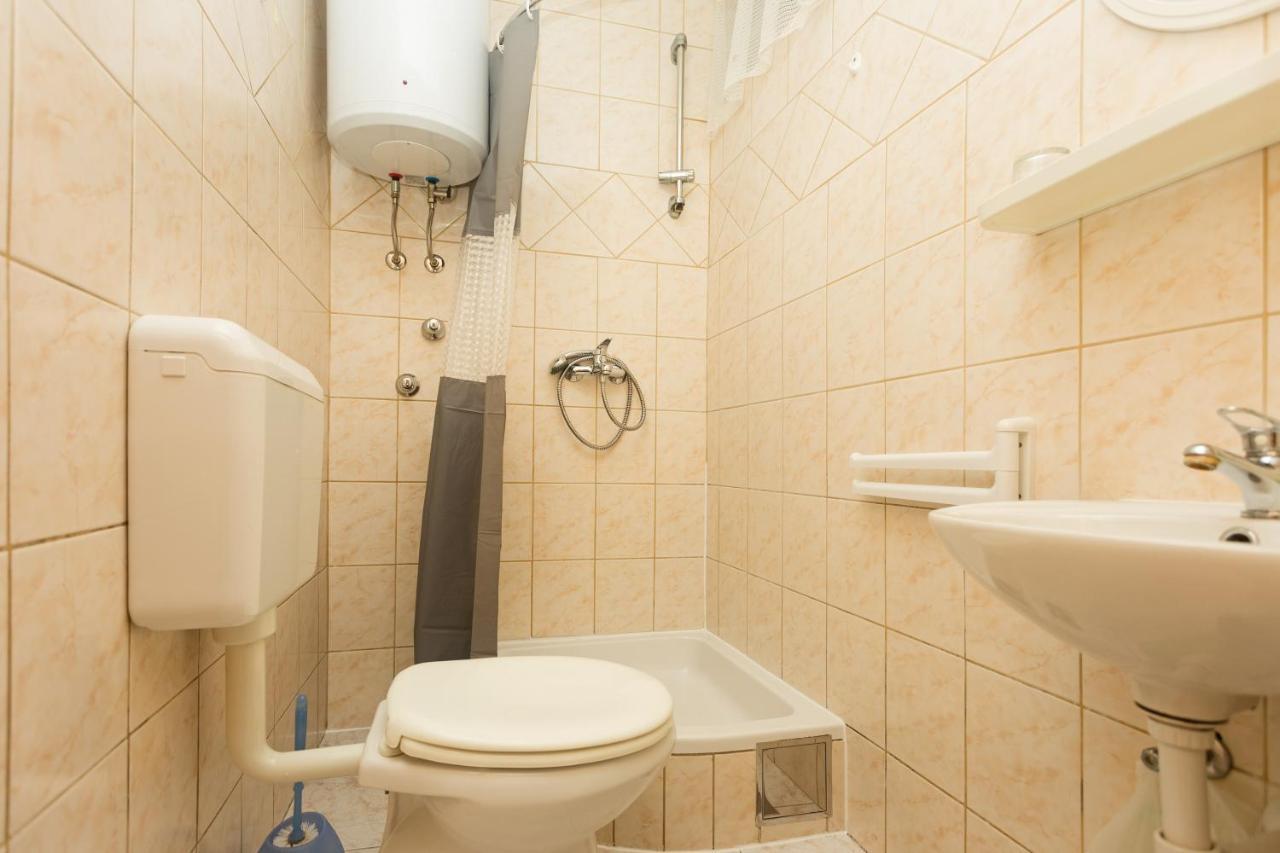 Apartments Julija ฮวาร์ ภายนอก รูปภาพ