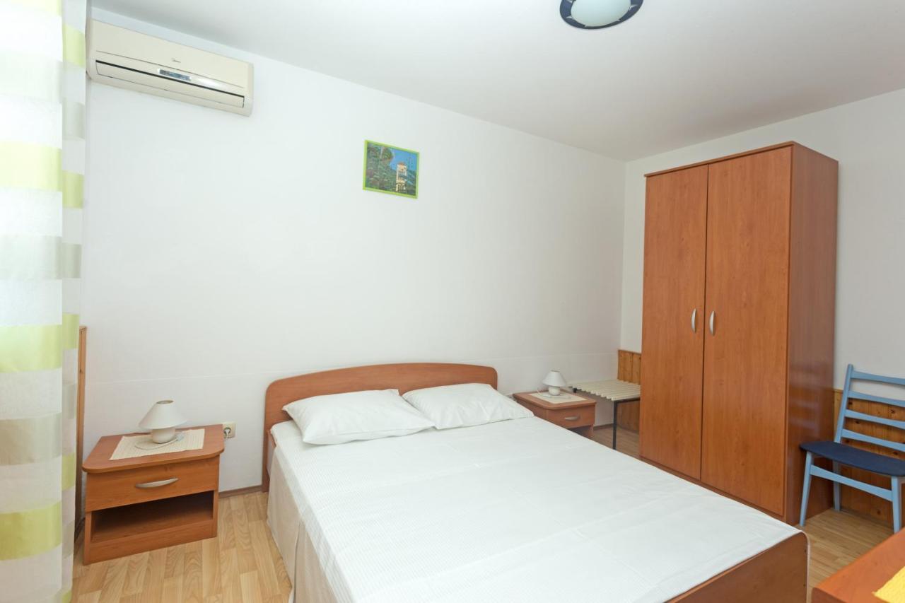 Apartments Julija ฮวาร์ ภายนอก รูปภาพ