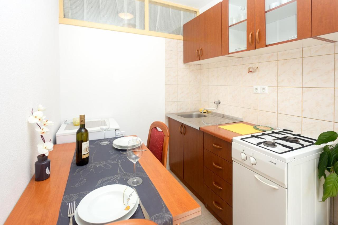 Apartments Julija ฮวาร์ ภายนอก รูปภาพ