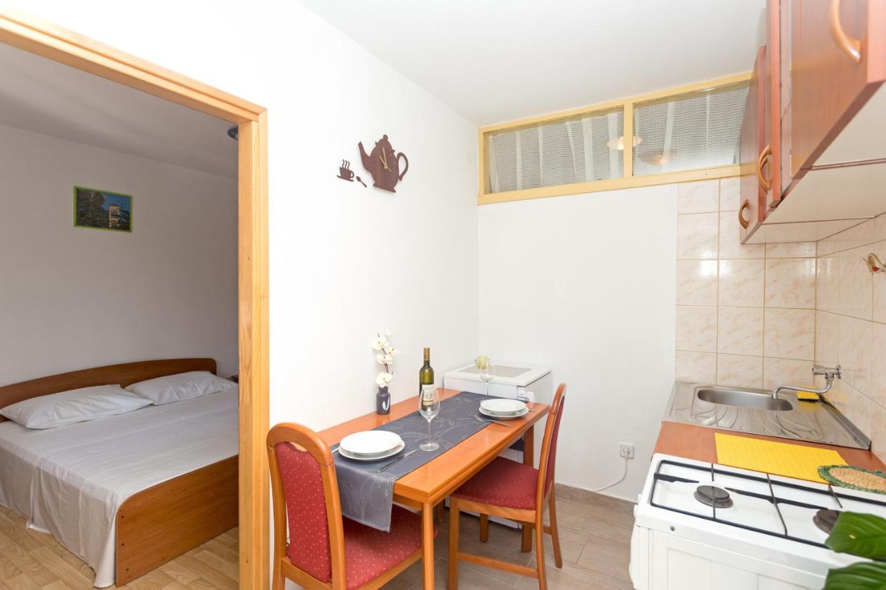 Apartments Julija ฮวาร์ ภายนอก รูปภาพ