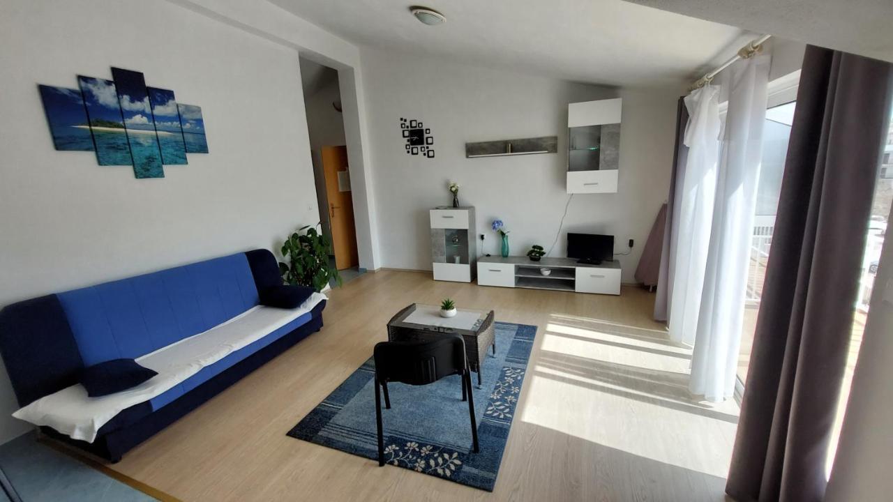 Apartments Julija ฮวาร์ ภายนอก รูปภาพ