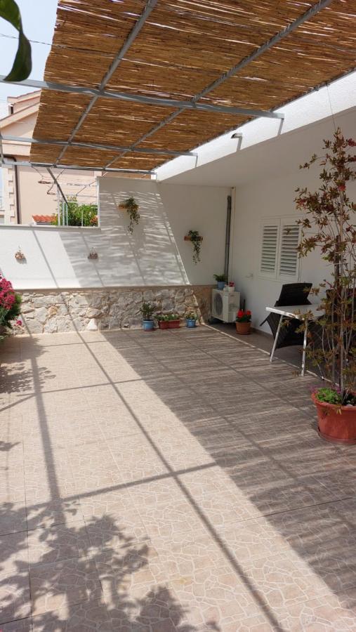 Apartments Julija ฮวาร์ ภายนอก รูปภาพ