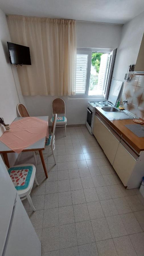 Apartments Julija ฮวาร์ ภายนอก รูปภาพ