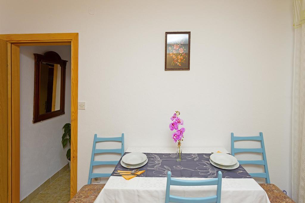 Apartments Julija ฮวาร์ ภายนอก รูปภาพ