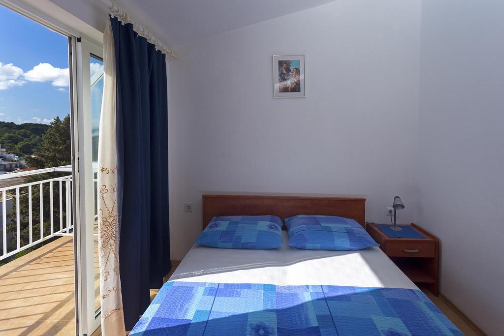 Apartments Julija ฮวาร์ ภายนอก รูปภาพ