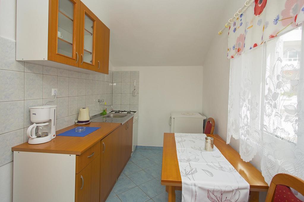 Apartments Julija ฮวาร์ ภายนอก รูปภาพ