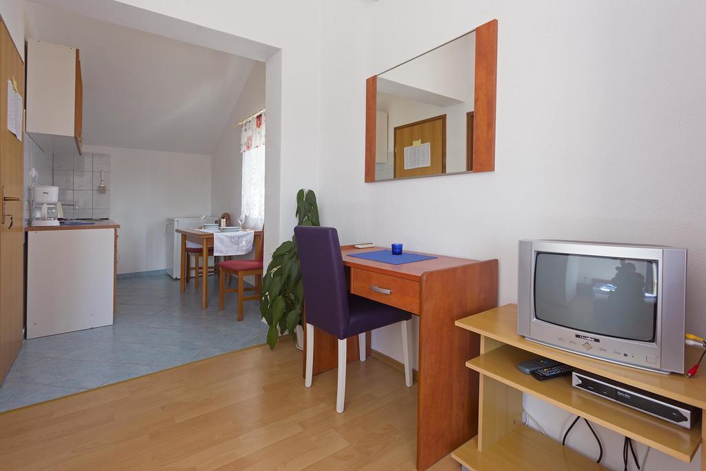 Apartments Julija ฮวาร์ ภายนอก รูปภาพ