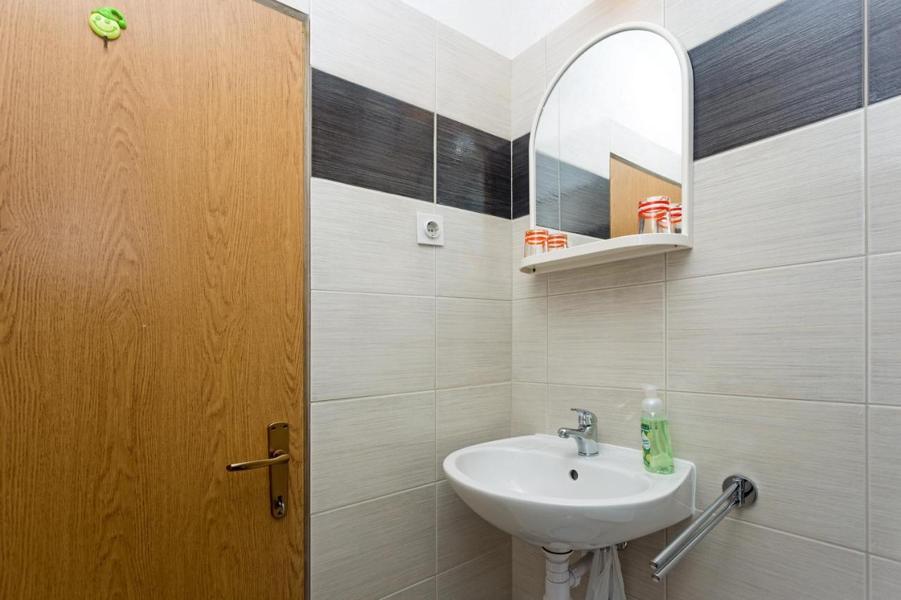 Apartments Julija ฮวาร์ ภายนอก รูปภาพ