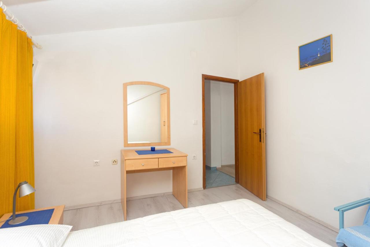 Apartments Julija ฮวาร์ ภายนอก รูปภาพ
