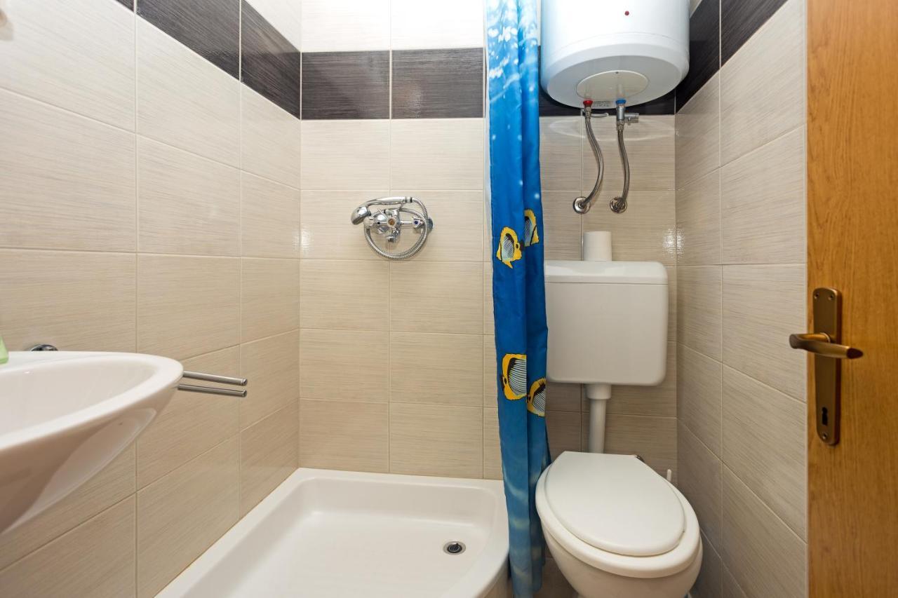 Apartments Julija ฮวาร์ ภายนอก รูปภาพ