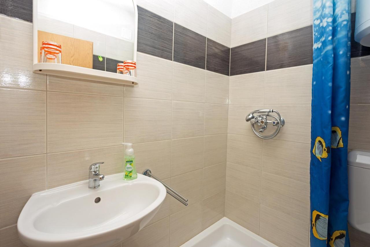 Apartments Julija ฮวาร์ ภายนอก รูปภาพ
