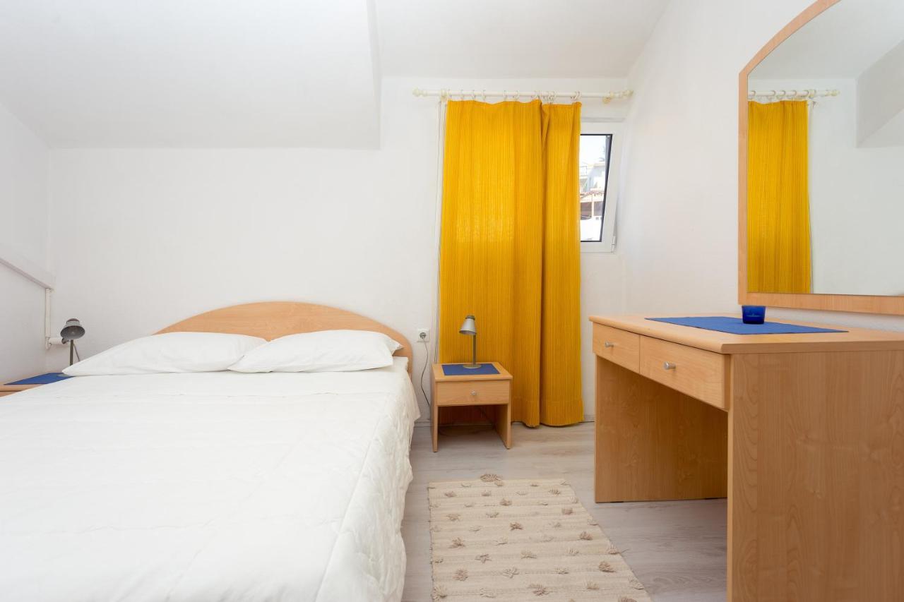 Apartments Julija ฮวาร์ ภายนอก รูปภาพ
