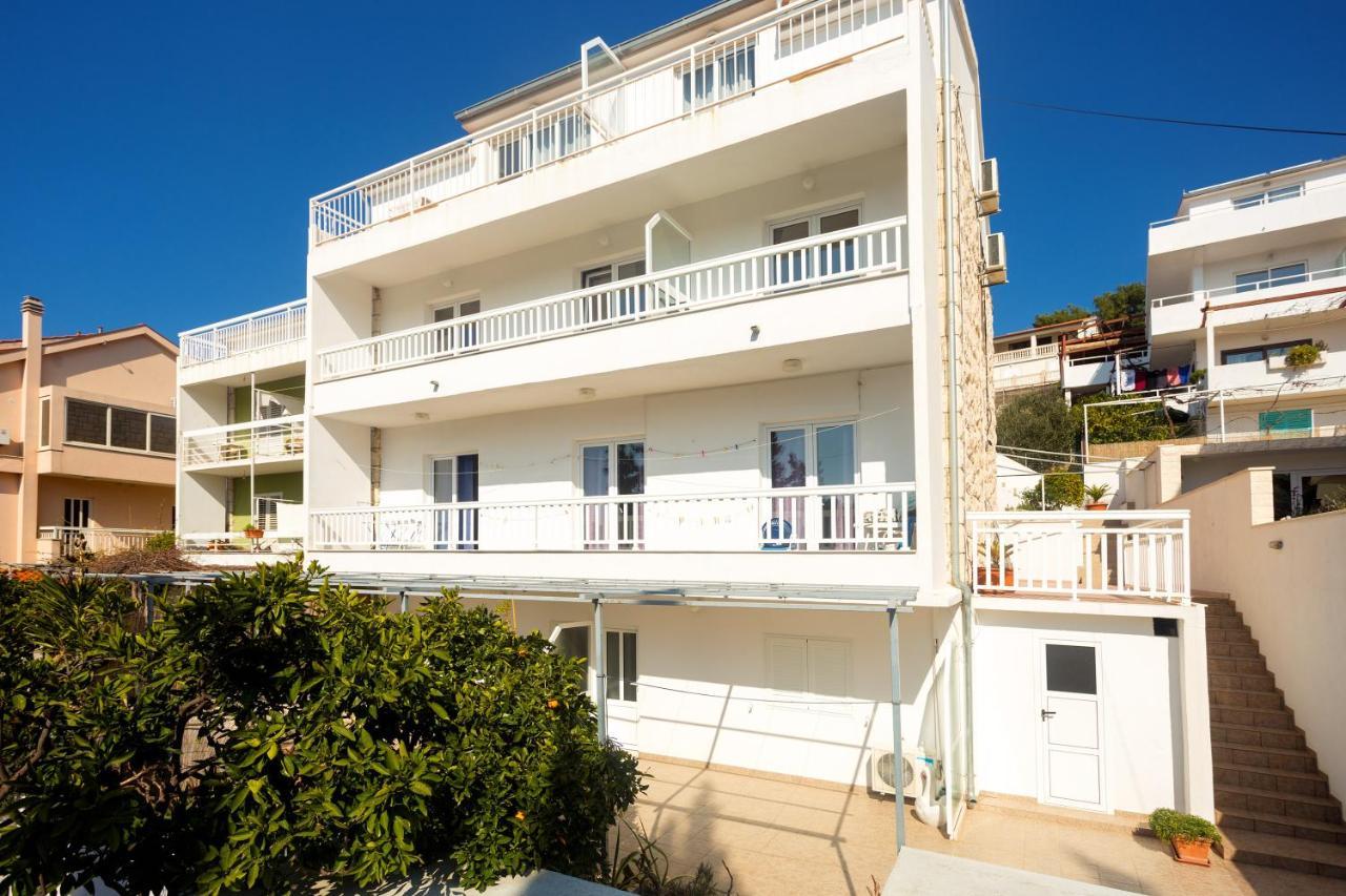 Apartments Julija ฮวาร์ ภายนอก รูปภาพ